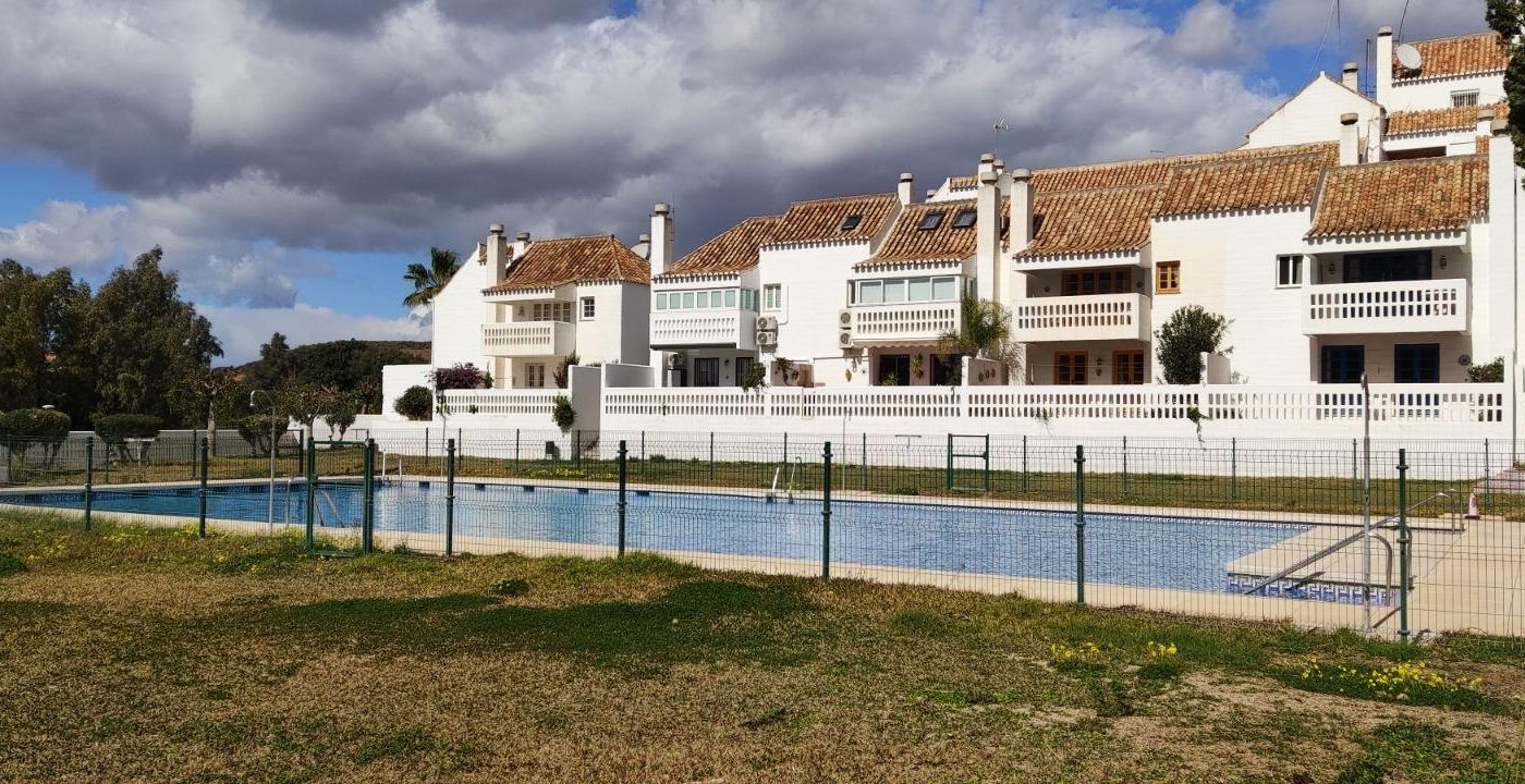 ¡Fantástico Piso con piscina en Pueblo Mijitas, Mijas Golf!